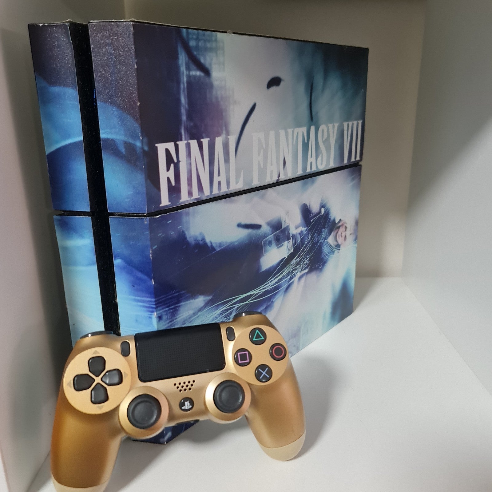 PlayStation 4 PS4 500GB Console | FF VII Sticker | Gold Contr & Cables | Tested0